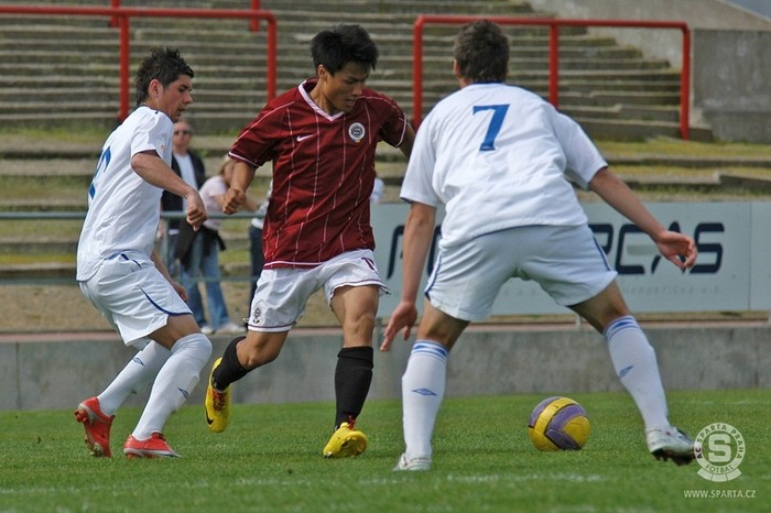 Hiện tại, Mạc Hồng Quân đã trở thành công dân nước CH Séc và được các chuyên gia bóng đá trong nước đánh giá là một trong những cầu thủ trẻ triển vọng của quốc gia này.